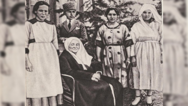 Atatürk'ün annesi Zübeyde Hanım vefatının 99. yılında anılıyor
